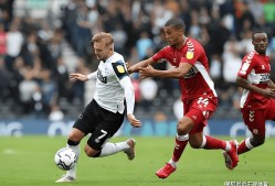 PG官方包含欧冠赛程吃紧；葡萄牙体育转会期复出首秀；球迷炸锅；控场能力成焦点的词条