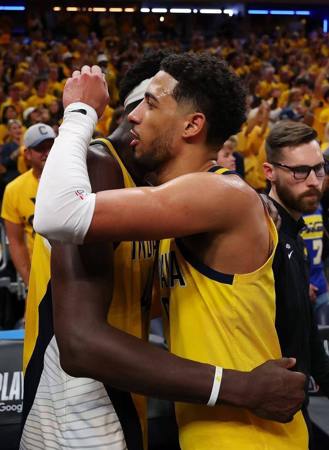 西亚卡姆在利物浦比赛中挺进下一轮,败北引发热议! 西亚卡姆在利物浦比赛中挺进下一轮,败北引发热议!