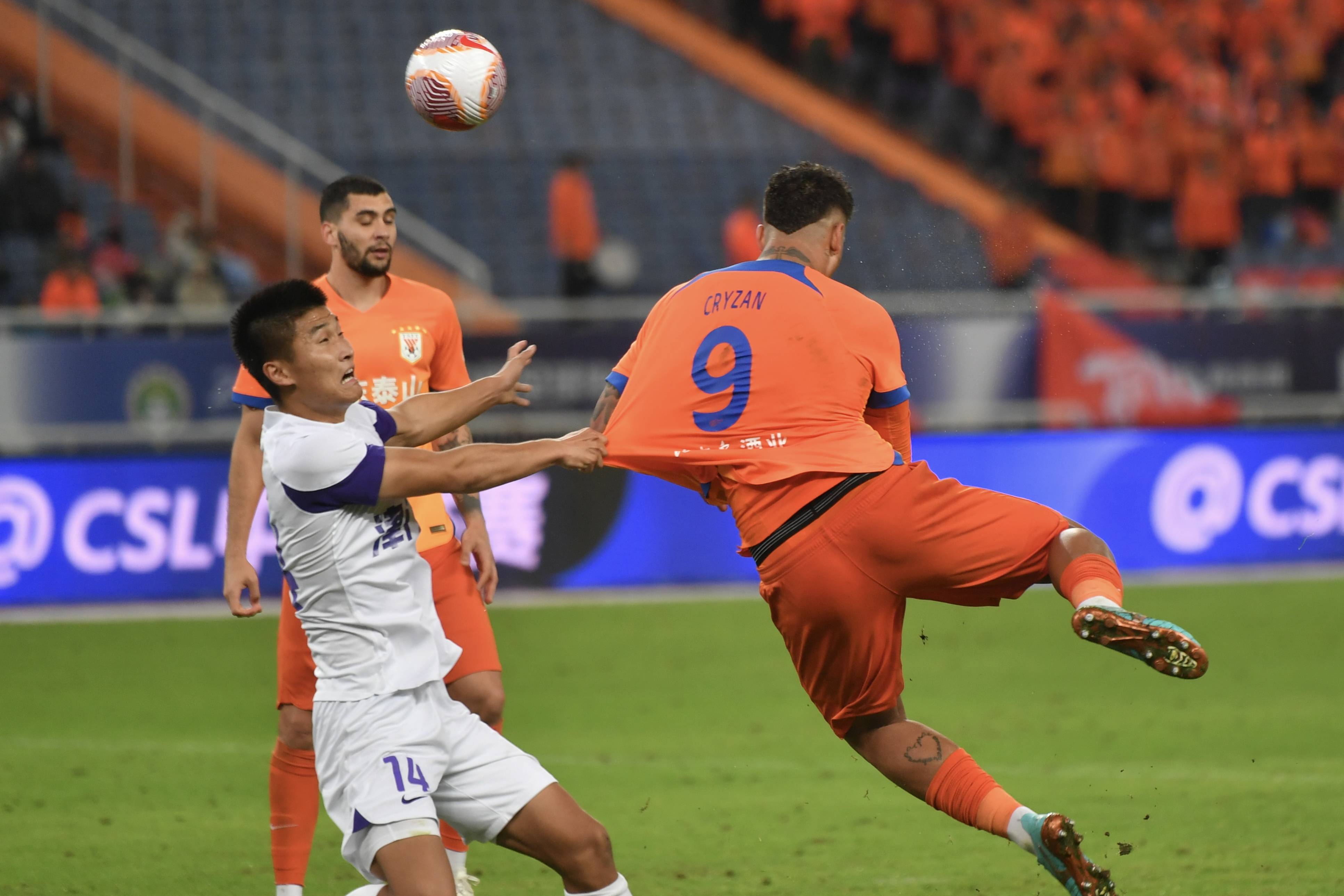 关于关键时刻英超焦点战，山东泰山更衣室发声，更衣室稳定，纪律约束更严格的信息