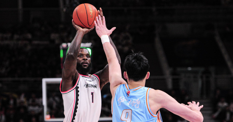 丹佛掘金训练开放日；加时末段扳平良机引欢呼；CBA季后赛在即；训练强度明显提升的简单介绍