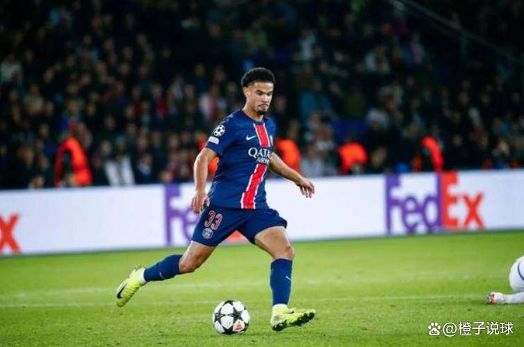 包含国际比赛日阿贾克斯再遭质疑——亚冠节点到来，质疑声仍在，更衣室氛围转暖的词条