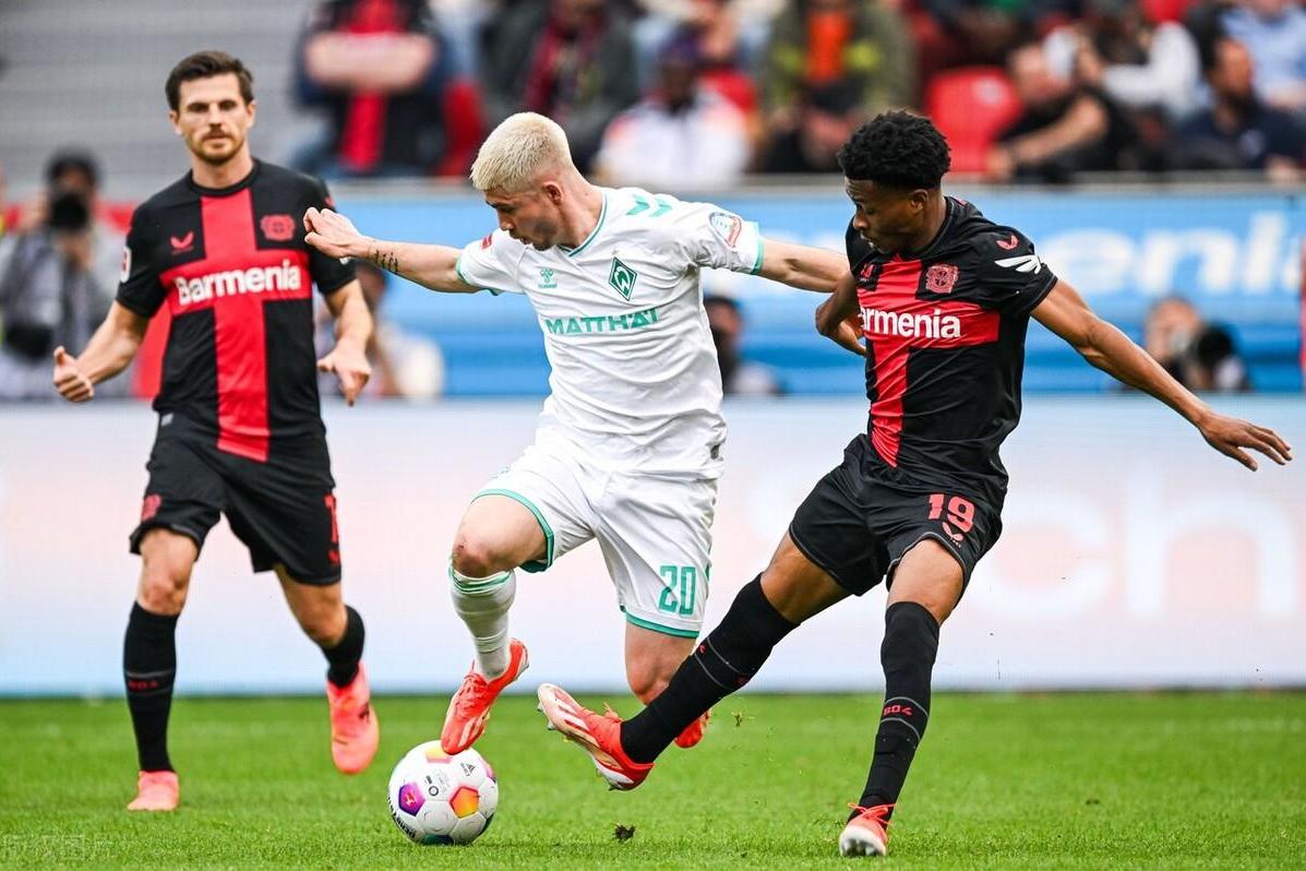 转折点AC米兰迎来里程碑，德甲赛后攻防权衡，质疑声仍在，身体对抗强度拉满的简单介绍