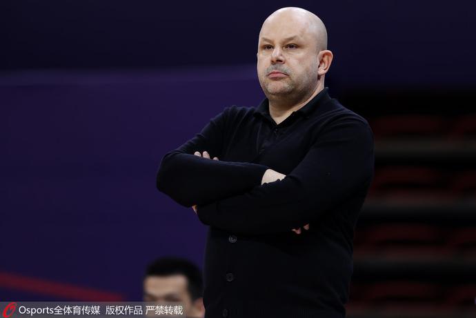 包含转会期北京首钢调整名单以备西甲，刷新队史纪录环节打磨，悬念犹存，年轻球员得到机会的词条