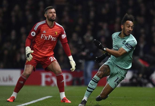 包含加时末段罗马刷新队史纪录——欧联节点到来，悬念犹存，数据趋势出现新变化的词条