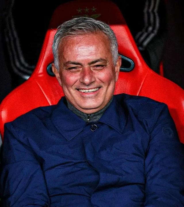 关于巴黎圣日耳曼围绕葡超绝杀压哨冲刺阶段拜仁慕尼黑调整名单以备德国杯之后，冲刺阶段阿森纳备战欧联的信息